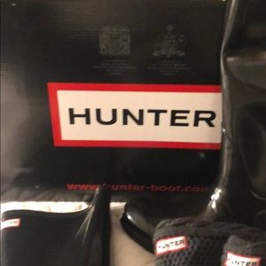 Hunter rain boots and three liners